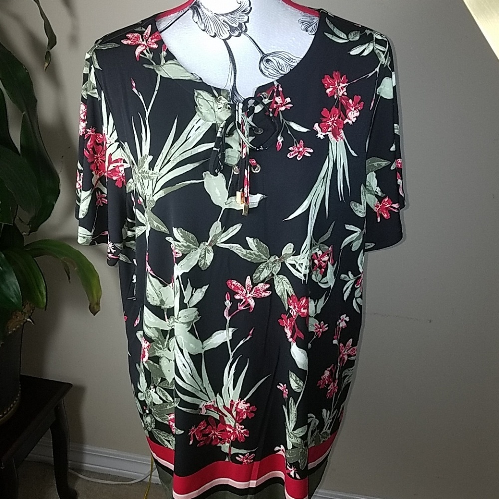 Liz Claiborne, black and red floral top. Great with slacks or skirt, Size 1X